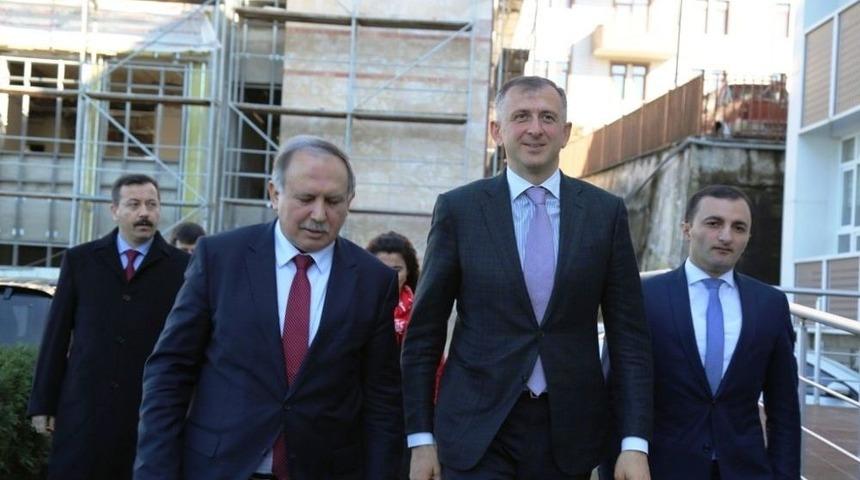 Acara &Ouml;zerk Cumhuriyeti H&uuml;k&uuml;met Başkanı Pataradze, Artvin&rsquo;de