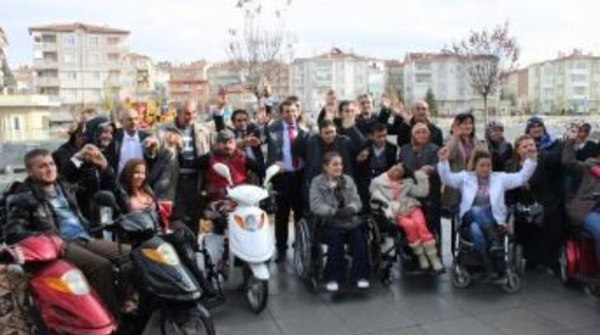 Ak Parti İl Başkanından Engellilere Jest