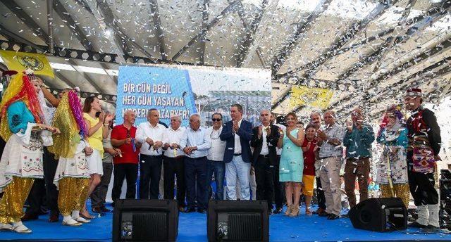 Ufuk Mahallesi Kapalı Pazaryeri Açılışına Görkemli Tören