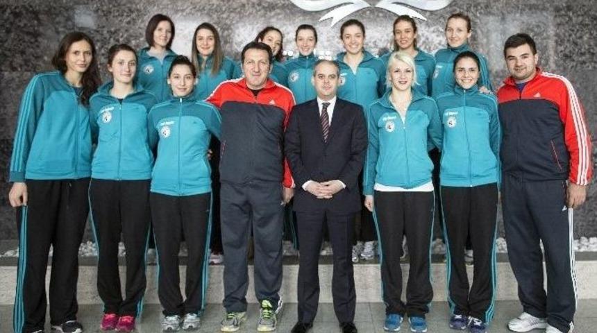 Bakan &Ccedil;ağatay Kılı&ccedil;, Hentbolcuları Kabul Etti