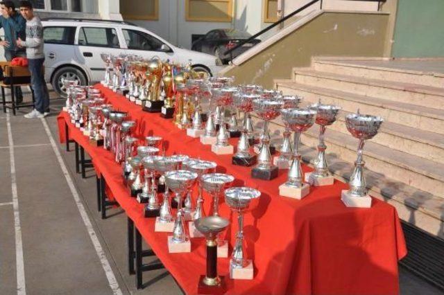İncirliova Spor Lisesi'nde 100 Kupa Sevinci