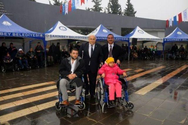 Engellilere ak&uuml;l&uuml; araba ve tekerlekli sandalye 1