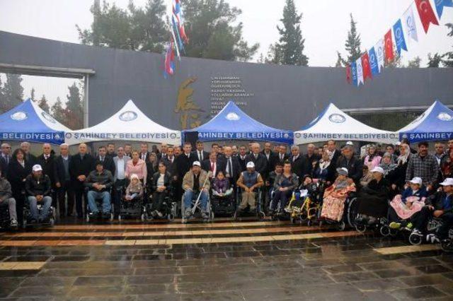 Engellilere ak&uuml;l&uuml; araba ve tekerlekli sandalye 2