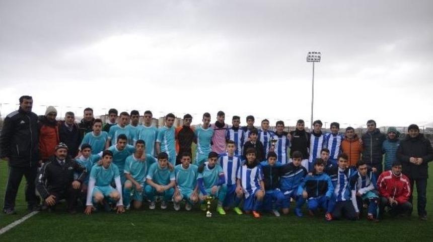Adı Final Kazananı Dostluk