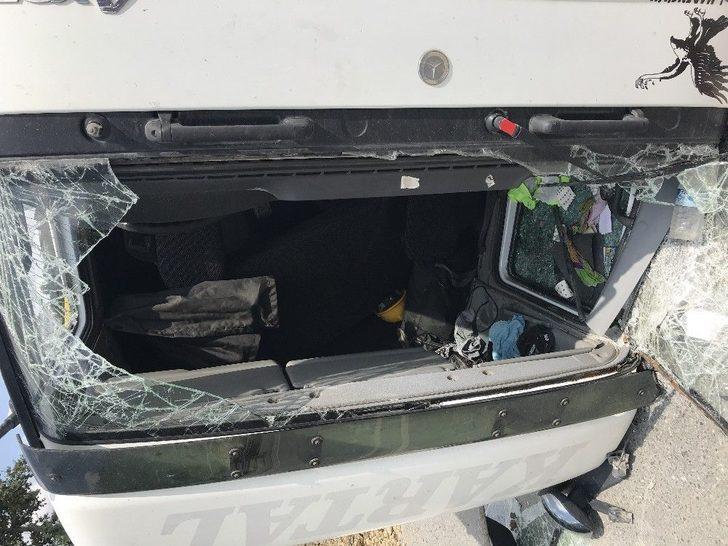 Şişli’de Hafriyat Kamyonu Devrildi G4