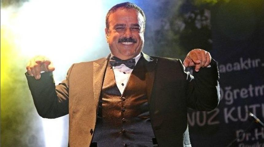 B&uuml;lent Serttaş&rsquo;ın Tehlikeli Sahne Şovu