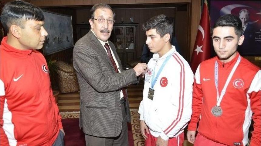 Bulutlar, Başarıyı Altın İle &Ouml;d&uuml;llendirdi