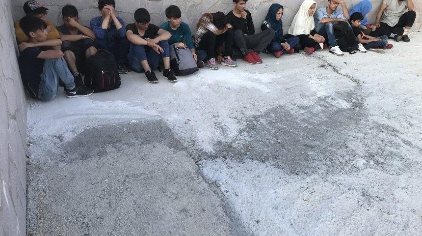 &Ccedil;anakkale&rsquo;de 35 Ka&ccedil;ak Yakalandı