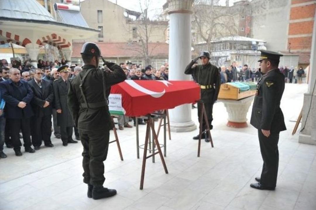 Kansere Yenik D&uuml;şen Gen&ccedil; Astsubay G&ouml;z Yaşlarıyla Uğurlandı