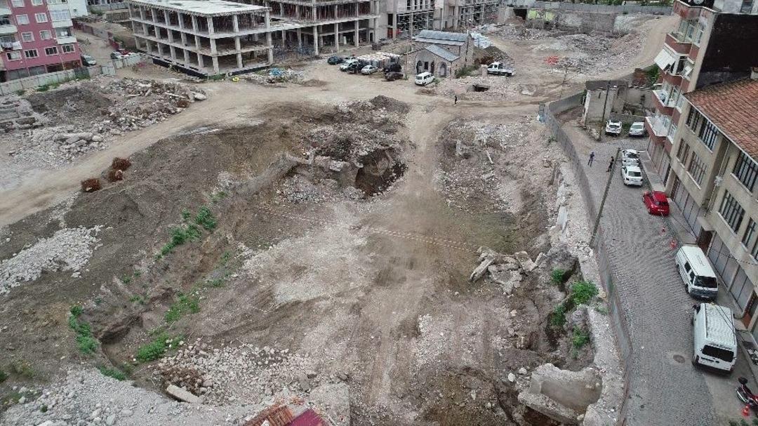 İnşaat Alanından Bin Yıllık Tarih &Ccedil;ıkınca &Ccedil;alışmalar Durduruldu
