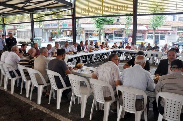 Başkan Uysal, Pazarcı Esnafını Dinledi