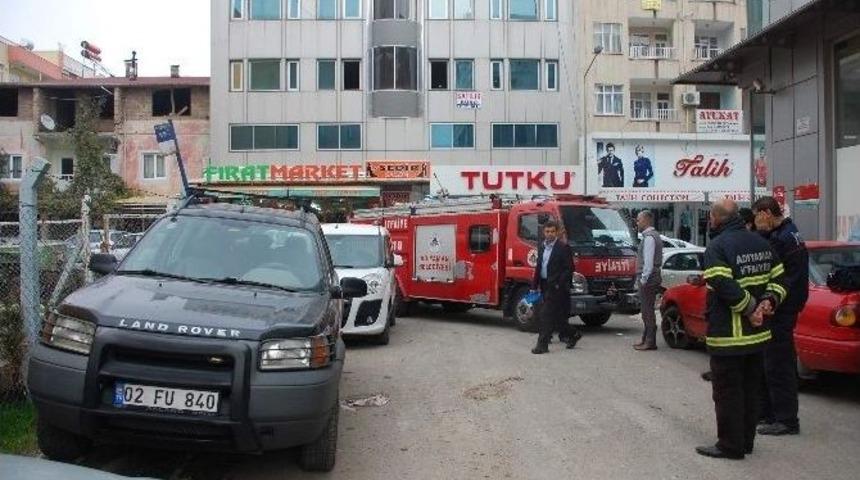 Gaz Ka&ccedil;ıran Otomobil Paniğe Neden Oldu