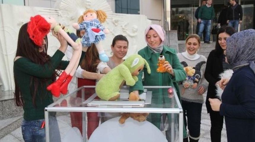 Engelli Ve Muhta&ccedil; &Ccedil;ocuklara Oyuncak