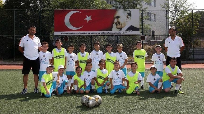 Yenimahalle&rsquo;de Futbol Yaz Okulu Devam Ediyor