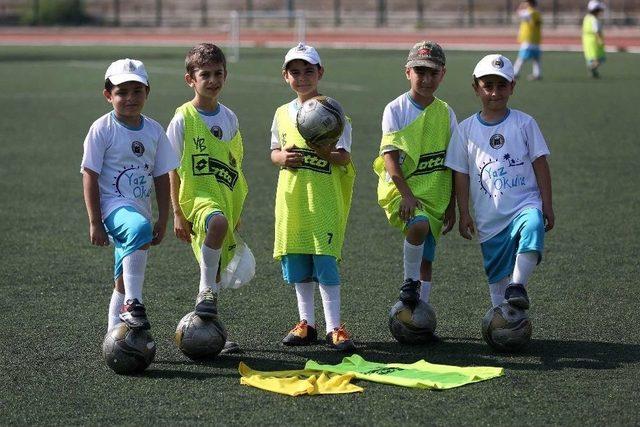 Yenimahalle’de Futbol Yaz Okulu Devam Ediyor