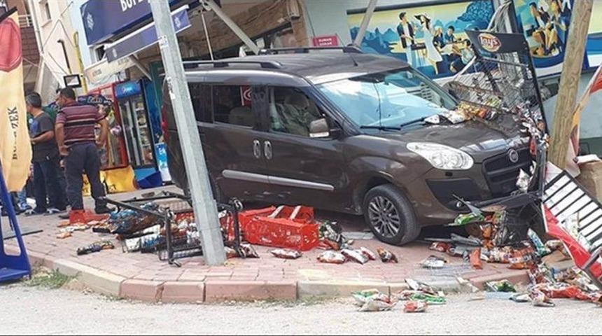 S&uuml;r&uuml;c&uuml;s&uuml; Olmayan Ara&ccedil; Markete Daldı