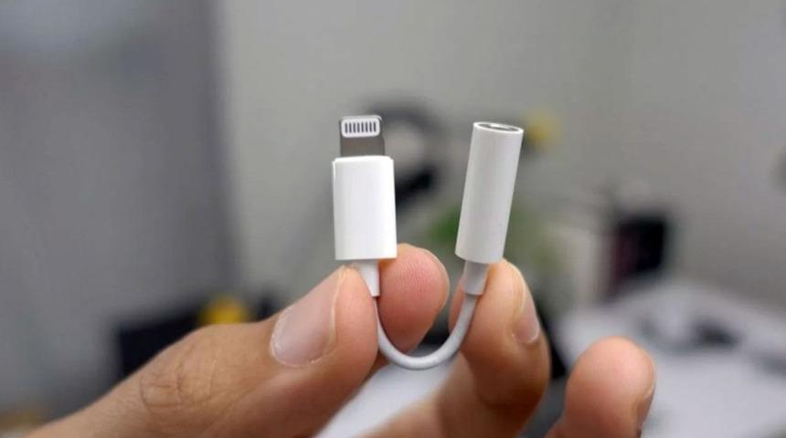 Lightning – 3,5 mm dönüştürücü iPhone kutusundan çıkmayacak!