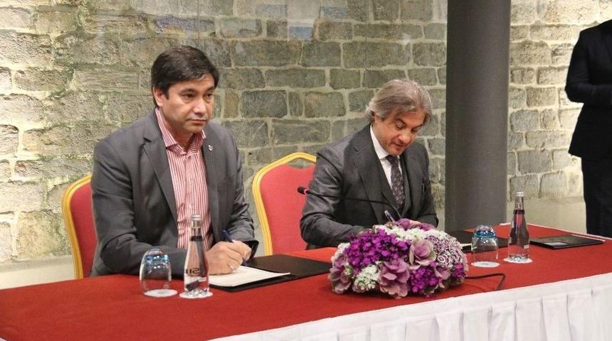 Beyoğlu Belediyesi &Ccedil;alışanlarının Y&uuml;z&uuml;n&uuml; G&uuml;ld&uuml;rd&uuml;