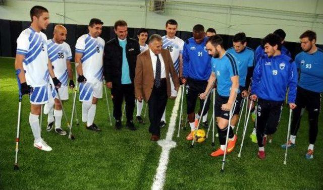 Erciyesspor engellilerle gösteri maçı yaptı