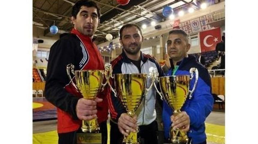 Minderde Milli Gurur Yaşattılar