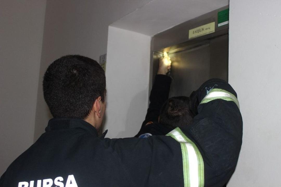 (&ouml;zel Haber) 12. Katta Asans&ouml;rde Mahsur Kalan Kızları İtfaiye Kurtardı