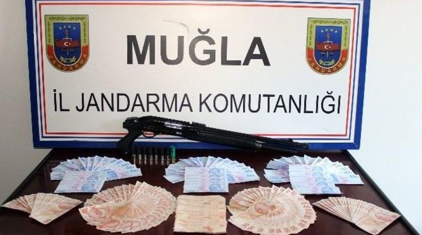 Para Da, Kimlikler De Sahte &Ccedil;ıktı