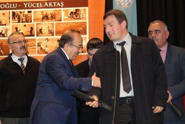 Trabzon’da Engellilere 200 Tane Baston Dağıtıldı