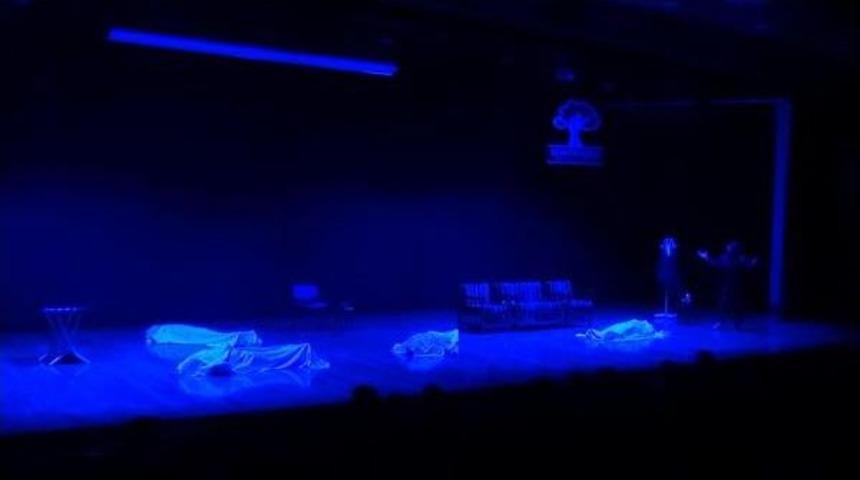 Polis Tiyatro Ile Uyuşturucunun Zararlarını Anlattı