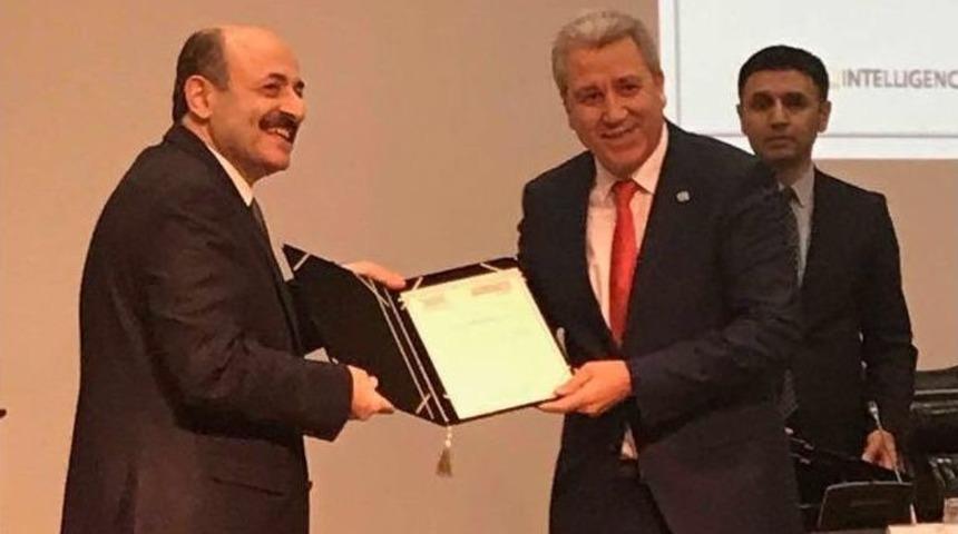 Ege &Uuml;niversitesi&rsquo;ne B&uuml;y&uuml;k &Ouml;d&uuml;l