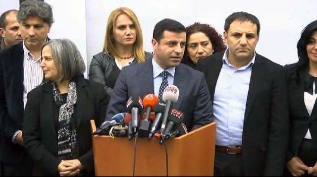 Selahattin Demirtaş Yaşar Kemal'i Ziyaret Etti