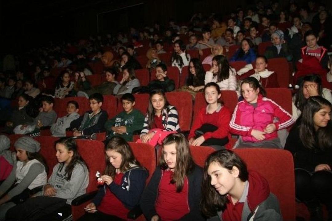 Uyuşturucuya Dikkat &Ccedil;ekmek İ&ccedil;in Tiyatro Sergilediler