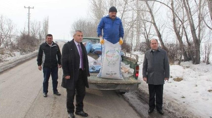 &Ccedil;orum&rsquo;da Kuşlara Yem Bırakıldı