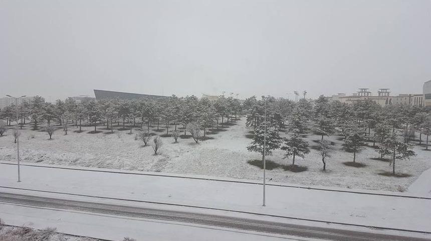 Nevşehir G&uuml;ne Kar Yağışı İle Uyandı
