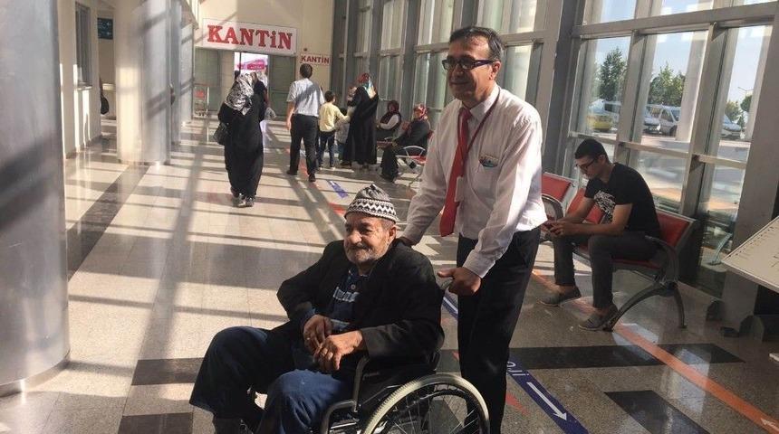 Karaman Devlet Hastanesinde Hastalar Kapıda Karşılanıyor