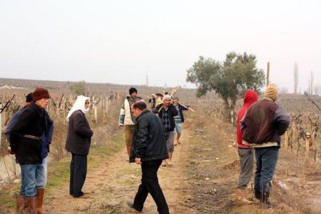 Manisa'da Sulama Kanalı Tartışmasında Mahalleli Belediye Işçilerine Saldırdı