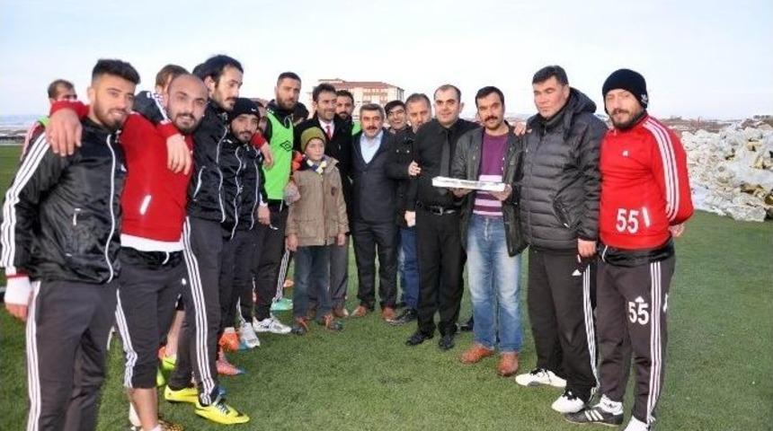 Sorgun Belediyespor&rsquo;a Tatlı İkramı