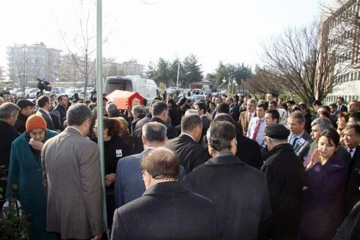 Hakim G&ouml;zyaşları İ&ccedil;inde Son Yolculuğuna Uğurlandı