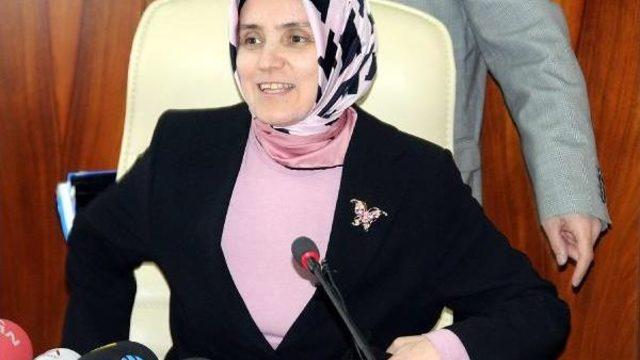 Kedi- köpeklere yemek veren doçente 'lojmandan atma' uyarısı