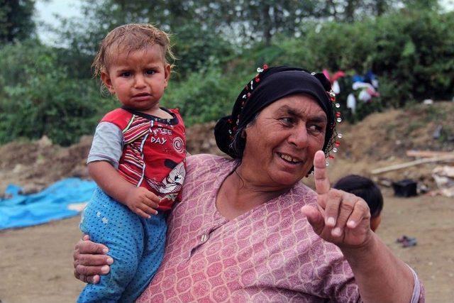 Fındık Toplamaya Gelen Mevsimlik Tarım İşçilerinin Zor Yaşam Şartları