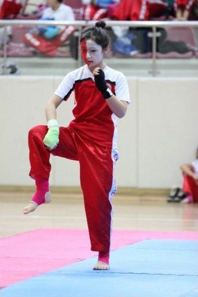 Sporcular, Okullar Arası Wushu Şampiyonasında Kıyasıya M&uuml;cadele Etti 1
