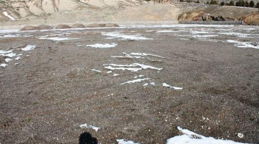 İn&ouml;n&uuml; Stadı&rsquo;nın Zeminine Naylonlu &Ccedil;&ouml;z&uuml;m