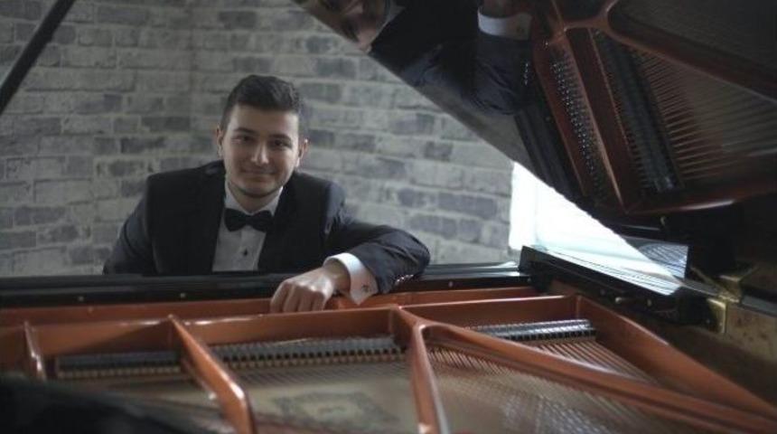 Kerem Ernur&rsquo;dan Piyano Resitali