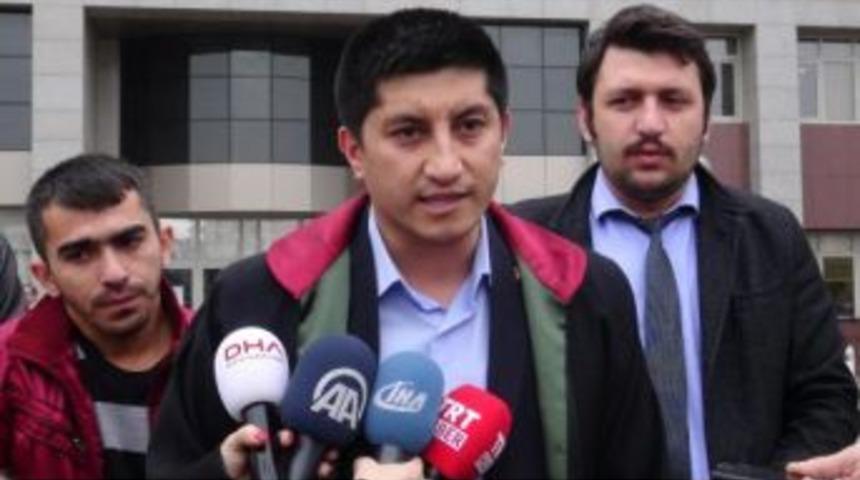 Ak Partililer, Cumhuriyet Yazarları I&ccedil;in Su&ccedil; Duyurusu Yaptı