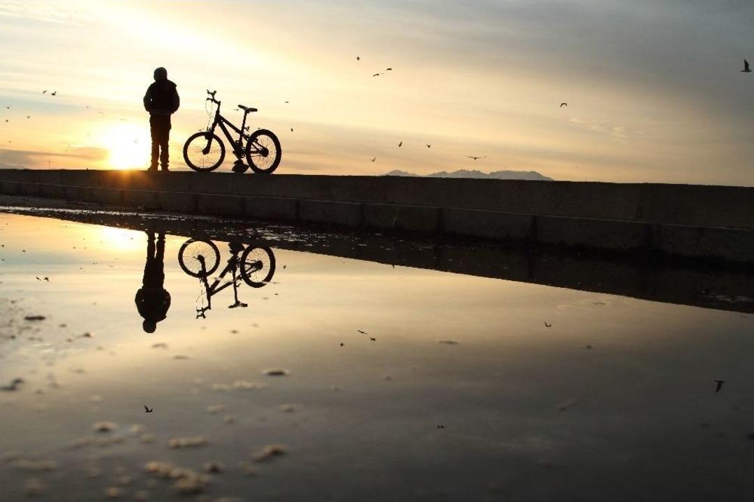 Beyşehir G&ouml;l&uuml;&rsquo;nde G&uuml;nbatımı Kartpostallık G&ouml;r&uuml;nt&uuml;ler Oluşturdu