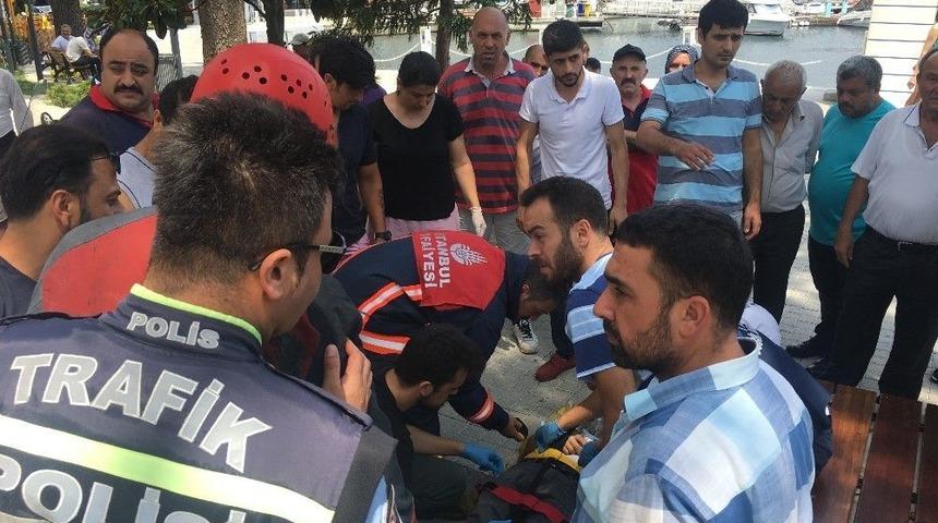 (&ouml;zel) Freni Boşalan Kamyonetin S&uuml;r&uuml;c&uuml;s&uuml; Yayalara &Ccedil;arpmamak İ&ccedil;in Ağaca &Ccedil;arptı