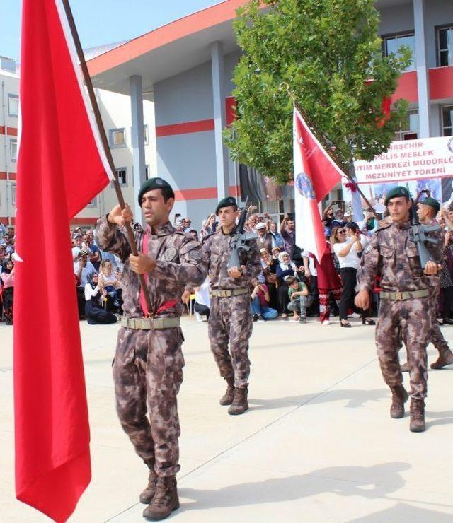 Polis Eğitim Merkezinde Mezuniyet Heyecanı