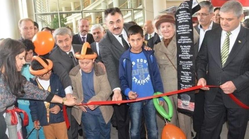 Akhisar&rsquo;da Engelliler Sergisi A&ccedil;ıldı