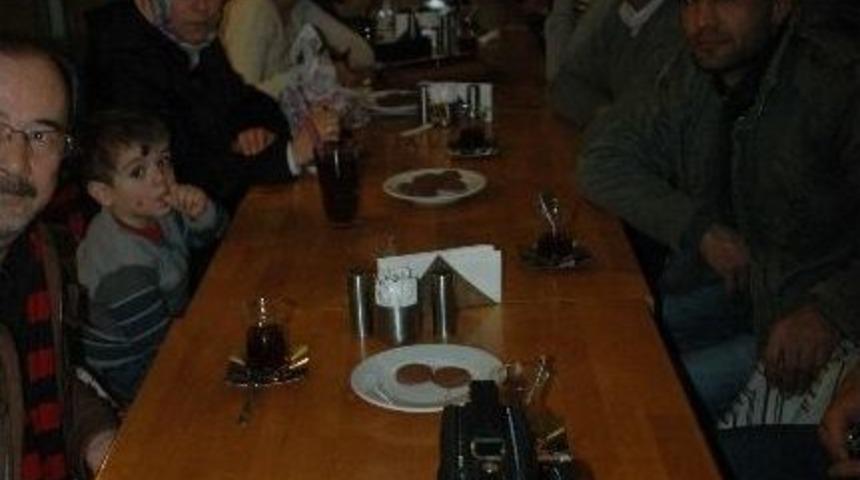 &Ccedil;&ouml;lyak Derneği &Uuml;yelerine &lsquo;ekmek&rsquo; Dağıttı