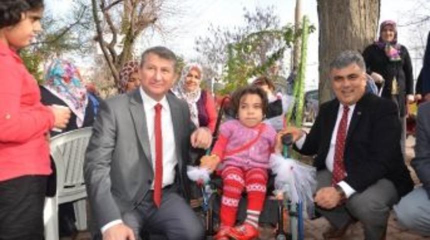 Engelleri Y&uuml;r&uuml;yerek Aşıyorlar