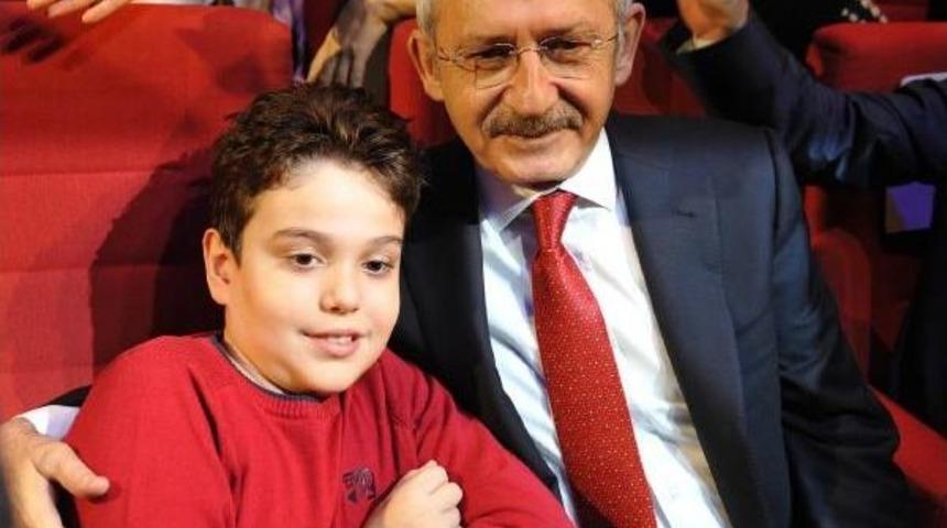 Kılı&ccedil;daroğlu, g&ouml;rme engelli hanife'nin yerine ge&ccedil;ince...